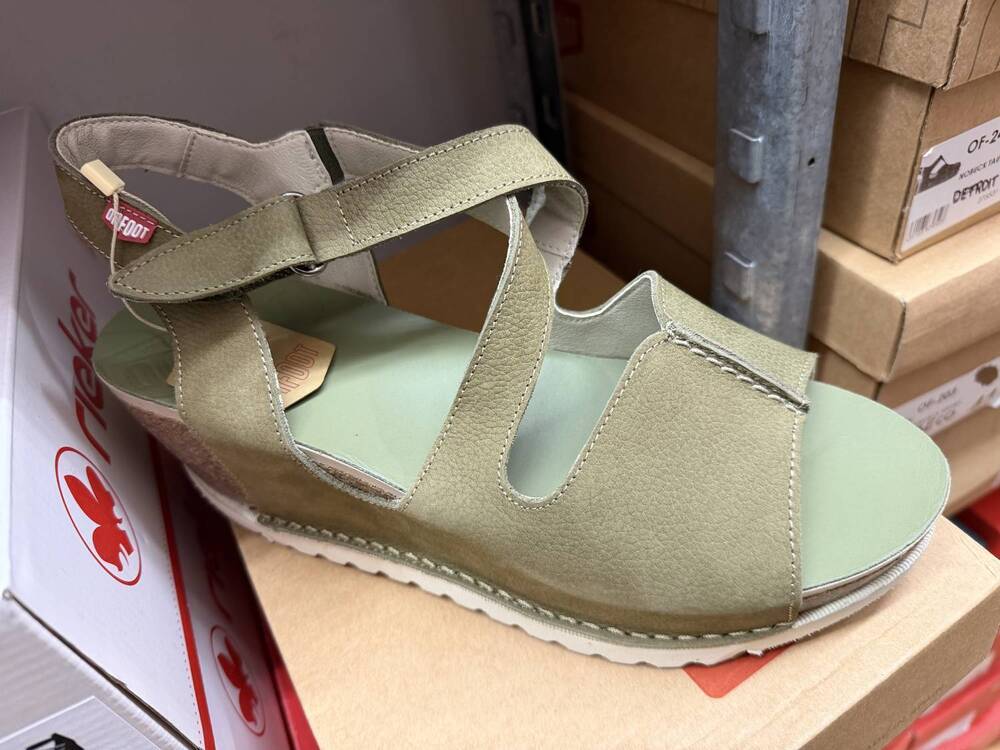 NEW ONFOOT women's reno crossover sandal in khaki